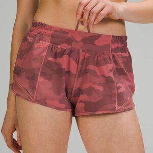 Lululemon Hotty Hot Short II 2.5", Size 6